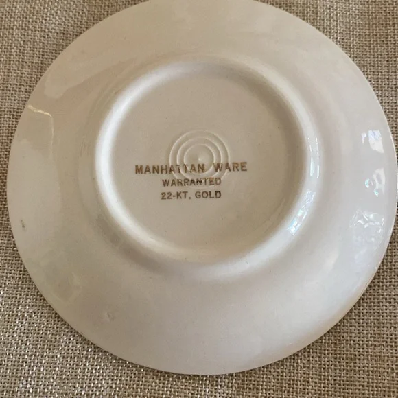 Vintage Manhattan Ware Vintage 22 KT Gold-Trimmed Porcelain Cup and Saucer Set - Picture 4 of 7